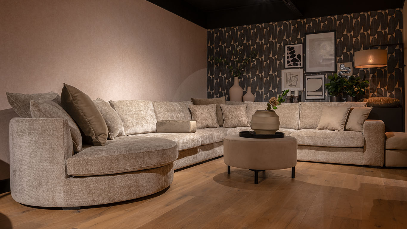 UrbanSofa Lorenzo Casia Hoekbank Valencia Desert met Ronde Lounge element website