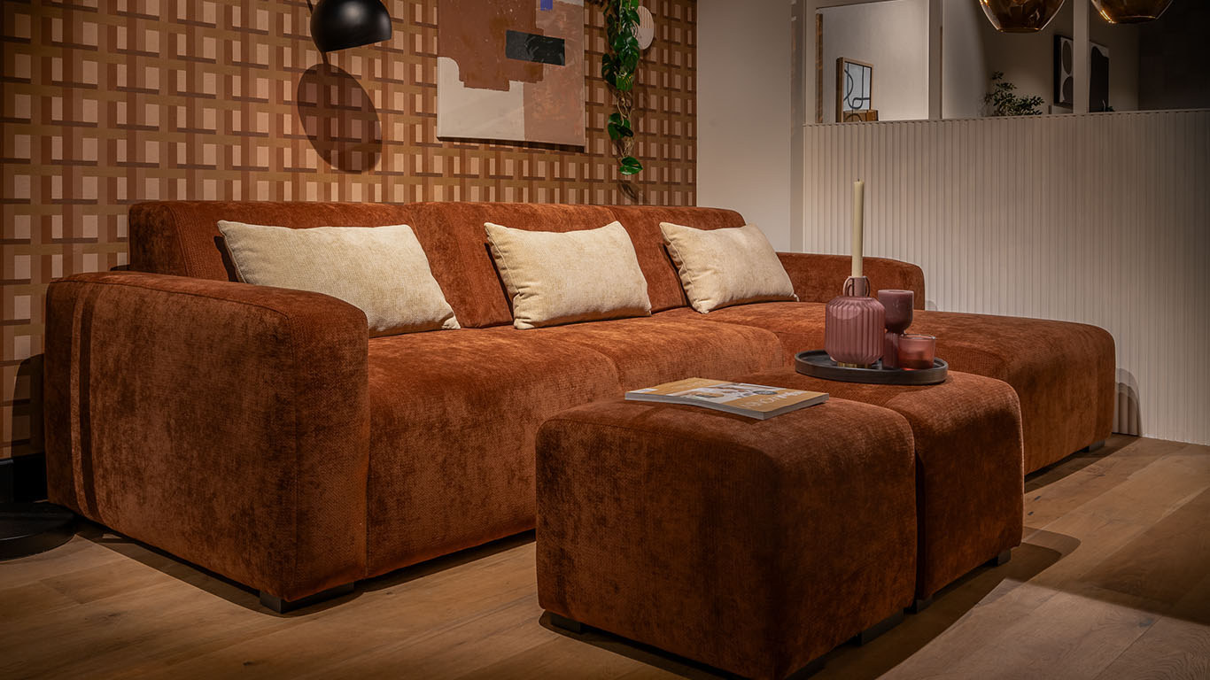 UrbanSofa Boaz Loungebank en Boaz Hockers Enfield Earth rugleuning 3